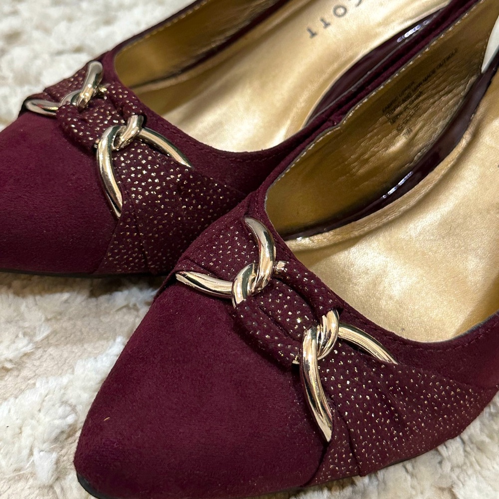 Karen Scott Giselee Womens Embellished Slip On Pointed Toe Heels, Wine MC